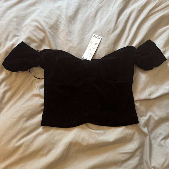 🖤 NWT Kimchi Blue Esme Velvet Off-Shoulder Sweetheart Crop Top | M (fits S-M) - Picture 5 of 7